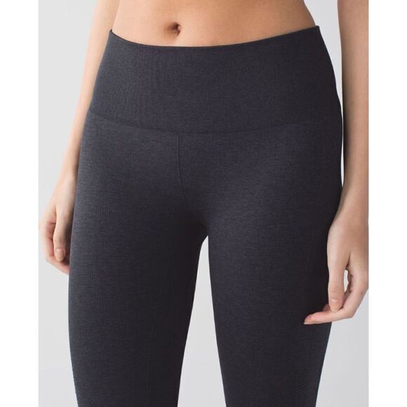 Lululemon In The Flow Crop II
Heathered Deep Coal Size 4 - Picture 2 of 7